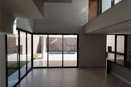 Casa à venda com 3 suítes no condomínio Recanto das Palmas, Vinhedo - SP