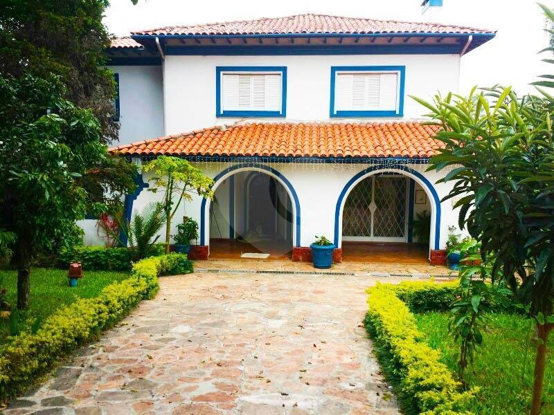 Casa à venda com 5 quartos, sendo 2 suítes, no condomínio Luís Romero Sanson, São Paulo - SP