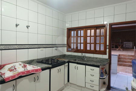 Sobrado à venda com 3 quartos, sendo 1 suíte, em Jardim Regina, Indaiatuba, SP