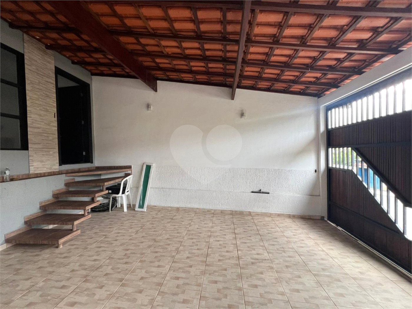 Sobrado à venda com 3 quartos, sendo 1 suíte, em Lopes de Oliveira, Sorocaba, SP