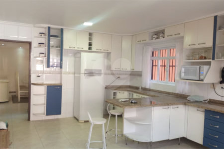 Sobrado à venda com 4 quartos, sendo 1 suíte, em Interlagos, São Paulo, SP