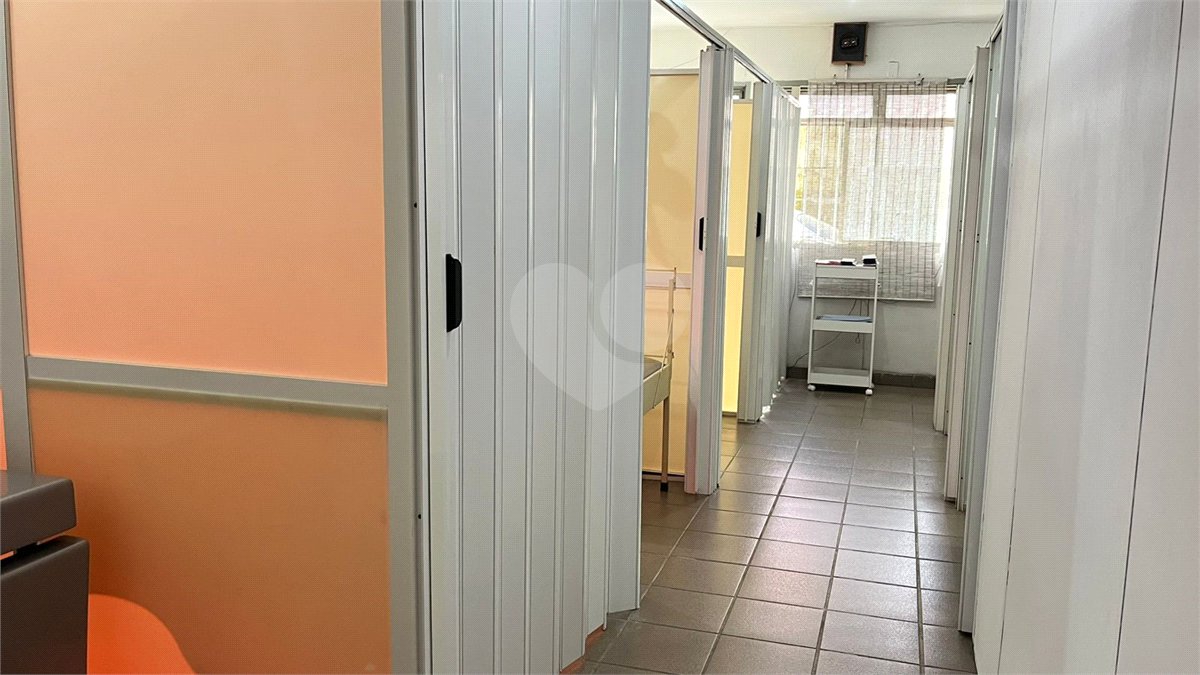 Casa à venda com 8 quartos, sendo 1 suíte, em Vila Mariana, São Paulo, SP