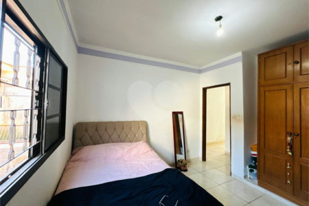 Casa á venda, com 03 Dormitórios, em São Carlos.