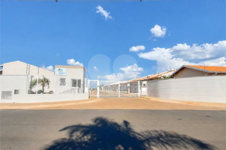 Casa à venda ou para alugar com 2 quartos no condomínio Villagio Allegro, Itapetininga - SP