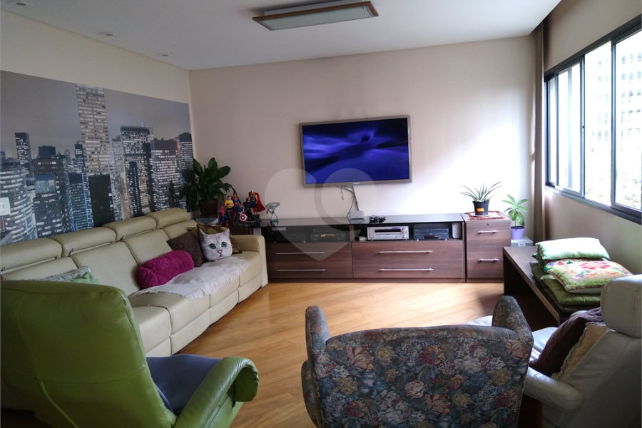Apartamento à venda com 3 quartos, sendo 1 suíte,  em Bela Vista, São Paulo, SP