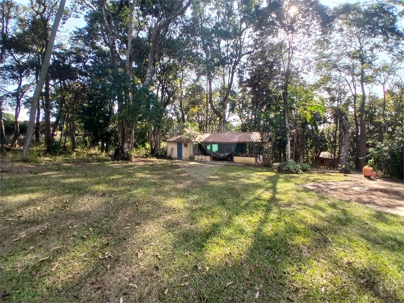 Terreno 200 m² com piscina e churrasqueira no Jardim Estância Brasil