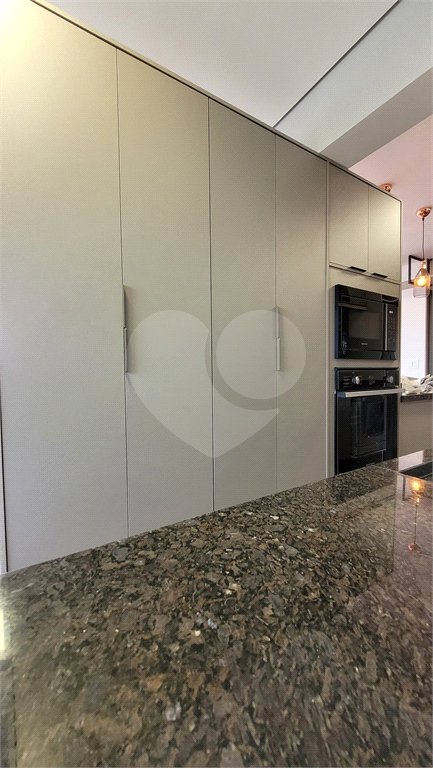 Apartamento de 2 quartos mobiliado à venda no Paraíso