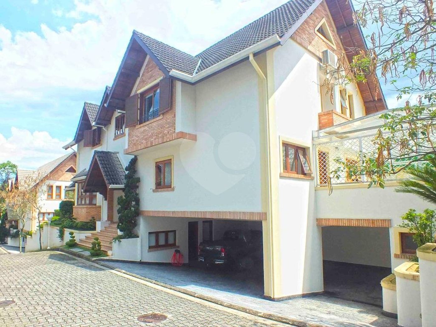 Casa à venda com 5 suítes no condomínio Vilaggio Monte Alegre, São Paulo - SP