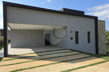 Casa à venda com 4 quartos, sendo 3 suítes, no condomínio Village Ipanema 2, Araçoiaba da Serra - SP