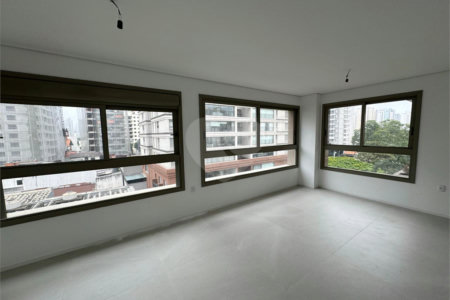 Apartamento à venda com 3 suítes em Moema, São Paulo, SP