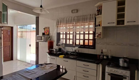Sobrado à venda com 3 quartos, sendo 2 suítes,  em Jardim Marica, Mogi das Cruzes, SP