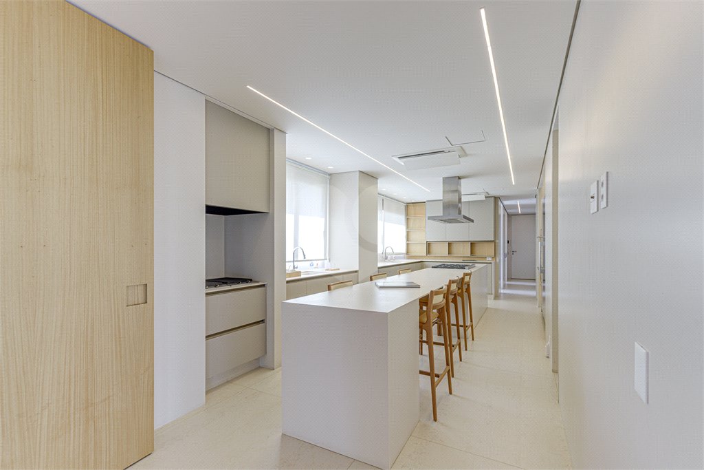 Apartamento à venda com 4 suítes em Moema, São Paulo, SP