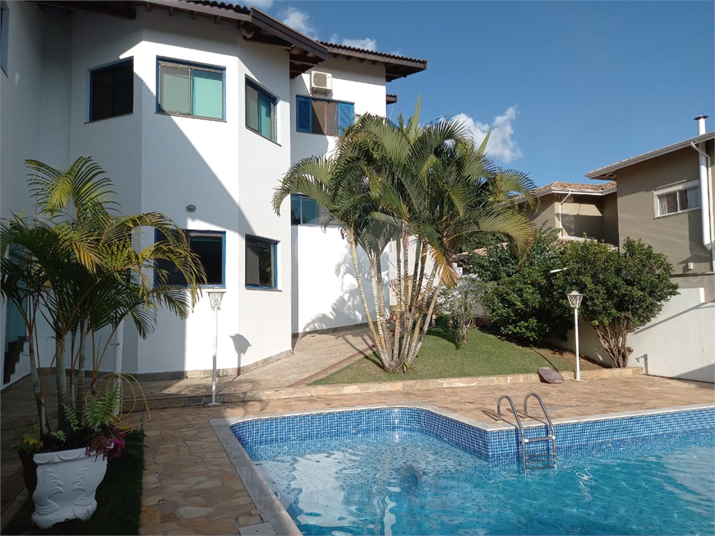 Casa à venda com 4 quartos, sendo 1 suíte, no condomínio Vale do Itamaracá, Valinhos - SP