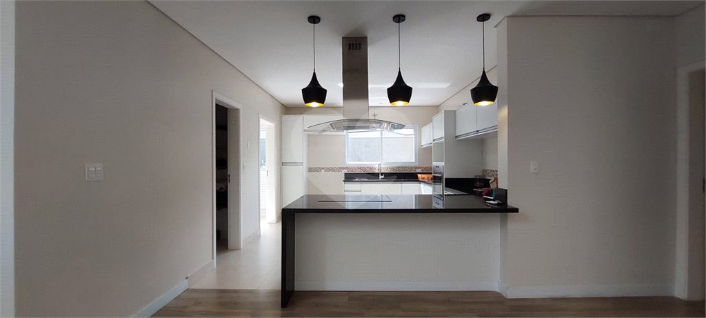 Casa à venda com 3 suítes no condomínio Figueira Garden, Atibaia - SP