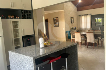 Casa à venda com 3 suítes no condomínio Terras de Mont Serrat, Salto - SP
