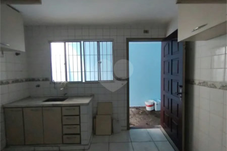 Casa de Vila à venda com 3 quartos, sendo 1 suíte,  em Jardim Esmeralda, São Paulo, SP