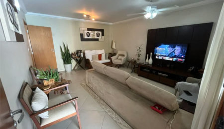 Casa à venda com 3 quartos, sendo 1 suíte,  em Jardim Casablanca, São Paulo, SP