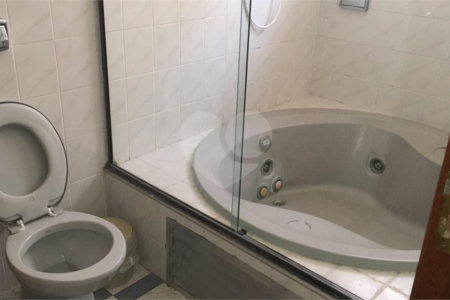 Sobrado à venda com 6 quartos, sendo 3 suítes, em Jardim Refúgio, Sorocaba, SP
