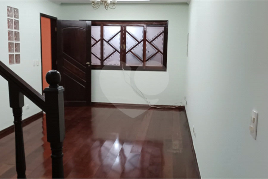 Sobrado à venda com 3 quartos, sendo 1 suíte, em Parque Renato Maia, Guarulhos, SP