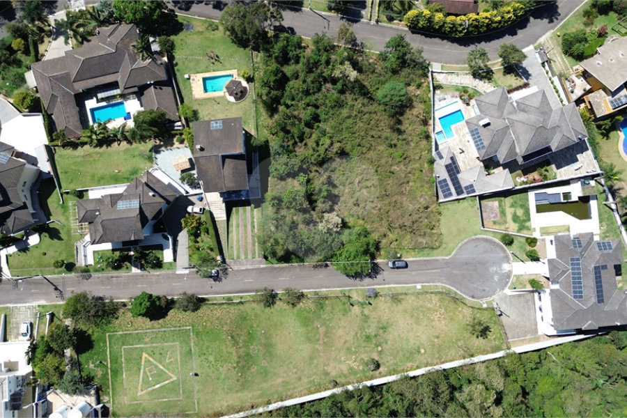 Terreno à venda no condomínio Suíça da Cantareira, Mairiporã - SP