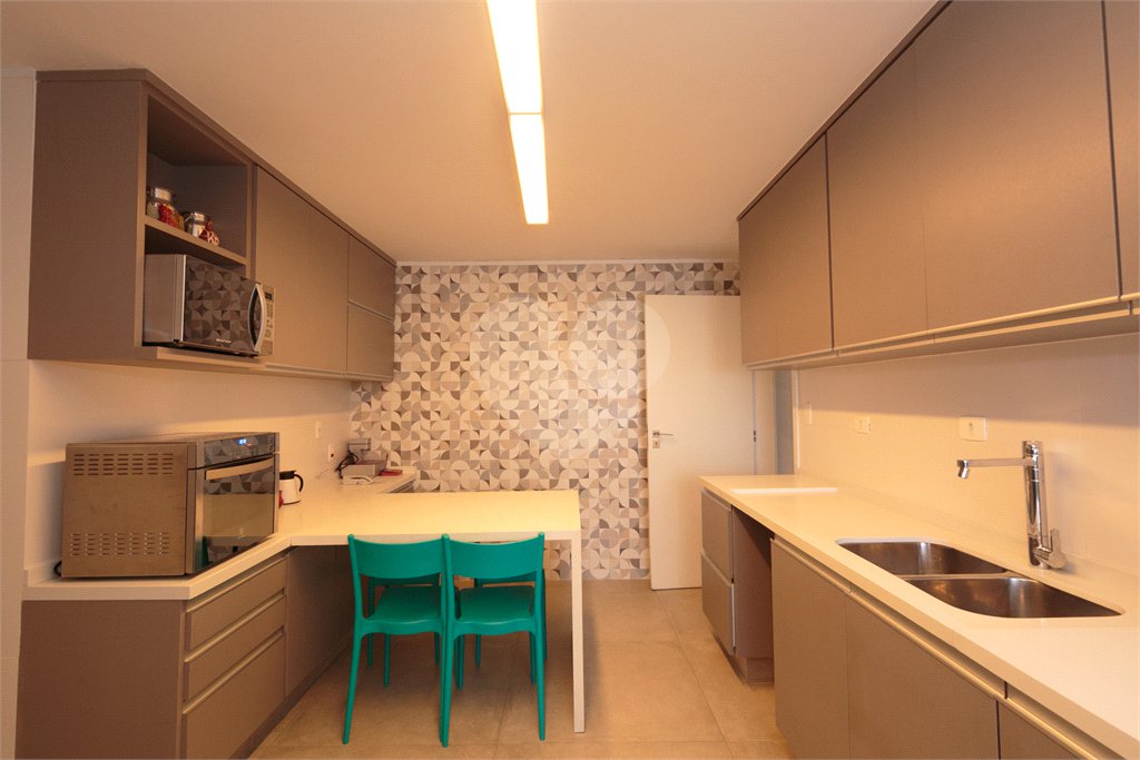 Apartamento à venda com 4 quartos, sendo 1 suíte, em Alto da Boa Vista, São Paulo, SP
