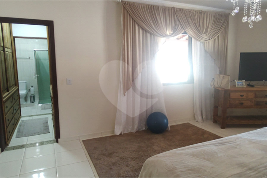 Casa à venda com 4 suítes no Centro, Extrema, MG