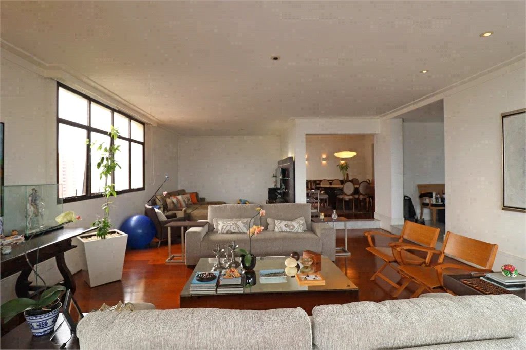 Apartamento à venda com 3 suítes em Vila Suzana, São Paulo, SP