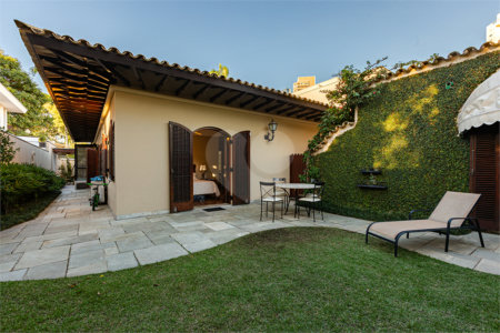 Casa Térrea à venda com 3 quartos, sendo 1 suíte, em Alto de Pinheiros, São Paulo, SP