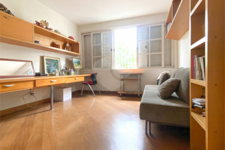 Casa de Vila à venda com 5 quartos, sendo 4 suítes, em Chácara Santo Antônio, São Paulo, SP