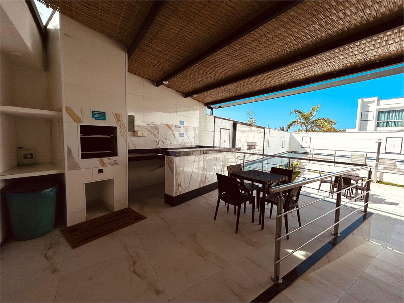 Apartamento à venda com 2 suítes, em Taperapuan, Porto Seguro, BA