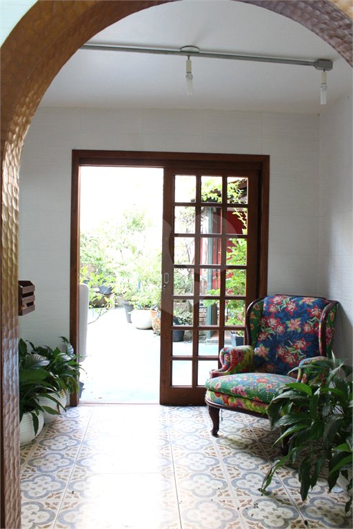Casa à venda com 4 quartos, sendo 2 suítes, em Jardim Leonor, São Paulo, SP