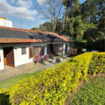 Casa com Piscina, Sauna e Edícula em Rua Arborizada no Tremembé