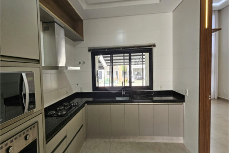 Casa à venda com 3 quartos, sendo 1 suíte, no condomínio Mantova, Indaiatuba - SP