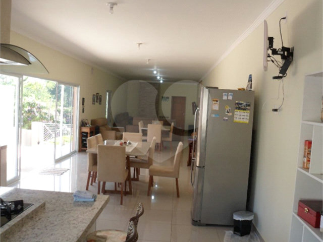 Casa à venda com 4 quartos, sendo 2 suítes, no condomínio Parque das Garças, Atibaia - SP