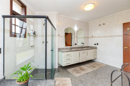 Casa à venda com 5 quartos, sendo 3 suítes,  no condomínio Residencial Morumbi, São Paulo - SP
