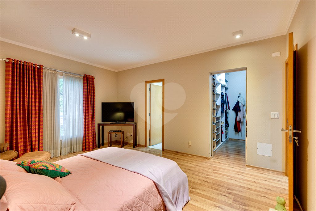 Casa à venda com 3 suítes no condomínio Villa Splendore, São Paulo - SP