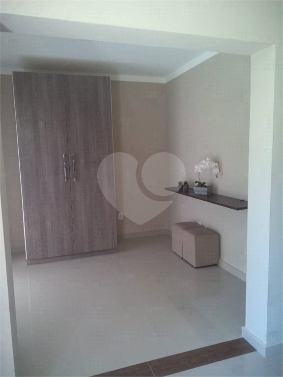 Casa à venda com 3 quartos, sendo 2 suítes,  no condomínio Vale do Sol, Bom Jesus dos Perdões - SP