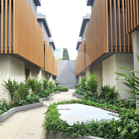 Casa à venda com 4 suítes no condomínio Plm 875, São Paulo - SP