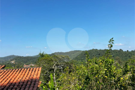 Casa à venda com 3 quartos, sendo 1 suíte, no Centro, Guararema, SP