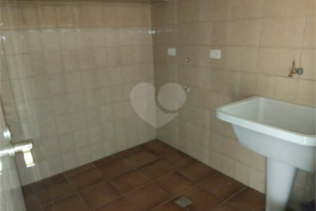 Sobrado à venda com 3 quartos, sendo 1 suíte,  em Jardim Pinheiros, São Paulo, SP