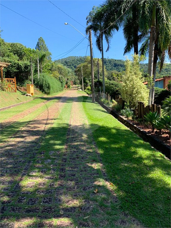 Casa à venda com 5 quartos, sendo 2 suítes, no condomínio Capela do Barreiro, Itatiba - SP