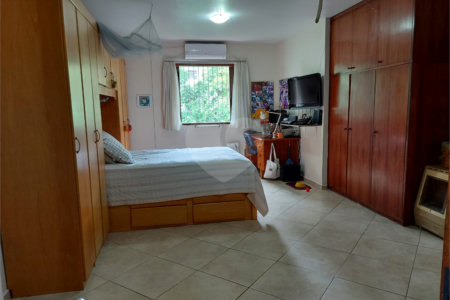 Sobrado à venda com 4 quartos, sendo 2 suítes, em Santo Amaro, São Paulo, SP