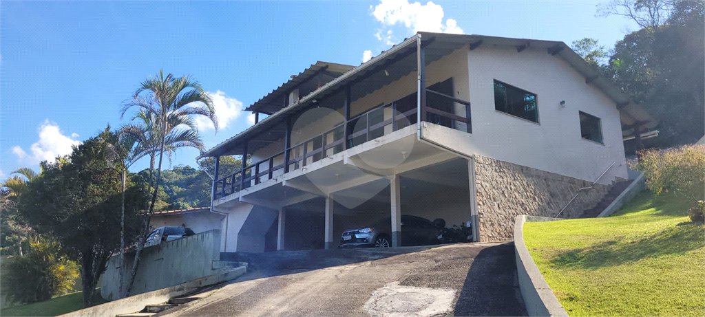 Casa à venda com 5 quartos, sendo 2 suítes, no condomínio Alpes da Cantareira, Mairiporã - SP