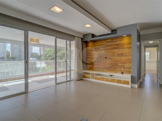 Apartamento à venda com 4 quartos, sendo 3 suítes,  em Alto da Boa Vista, São Paulo, SP