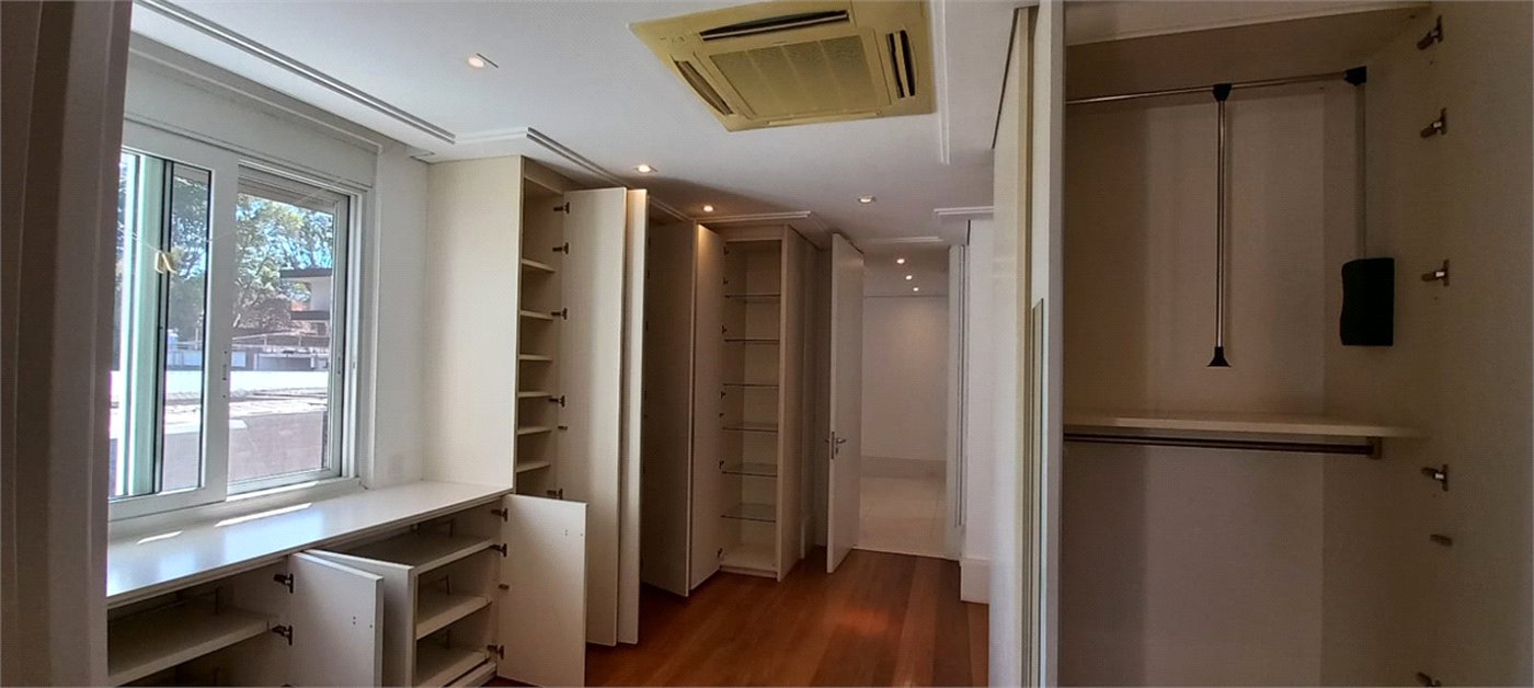 Sobrado à venda ou para alugar com 7 quartos, sendo 4 suítes, em Cidade Jardim, São Paulo, SP