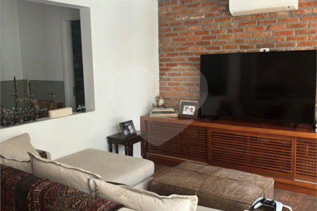 Casa à venda com 5 quartos, sendo 3 suítes, em Jardim América, São Paulo, SP