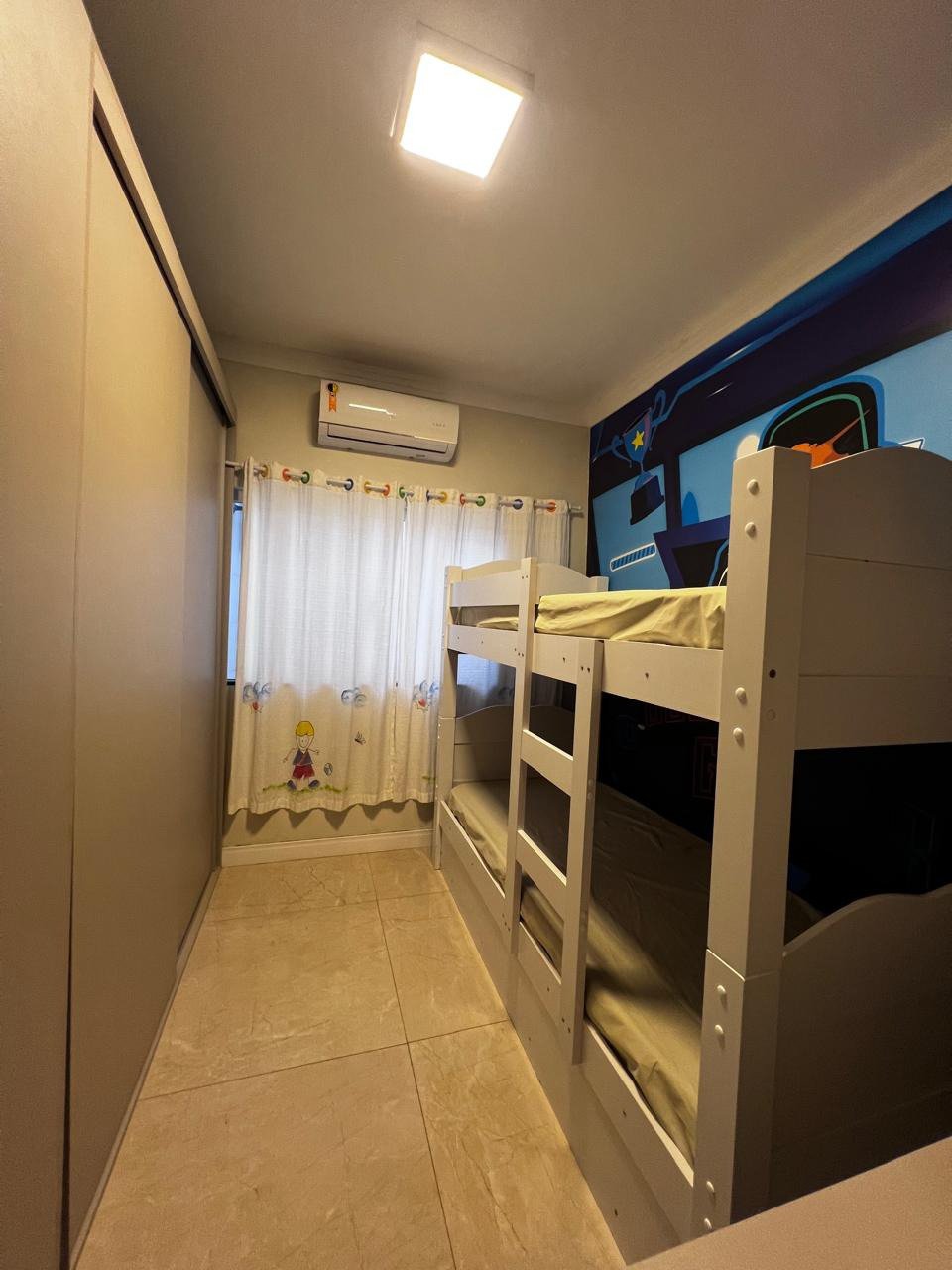 Casa à venda com 8 quartos, sendo 2 suítes, em Flórida, Praia Grande, SP