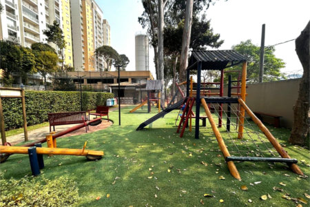 Apartamento à venda com 3 quartos, sendo 1 suíte,  em Vila Paulo Silas, São Paulo, SP