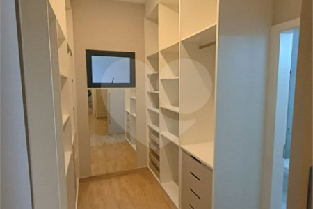 Casa para alugar com 3 quartos, sendo 1 suíte, no condomínio Recanto dos Paturis, Vinhedo - SP