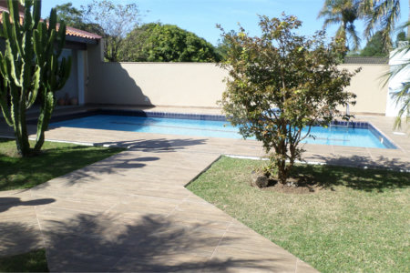 Sobrado à venda com 4 suítes em Recanto Impla, Carapicuíba, SP